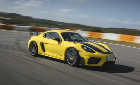 2022 Porsche 718 Cayman GT4 RS (Color: Racing Yellow) Front Three-Quarter Wallpapers 450x275 (206)