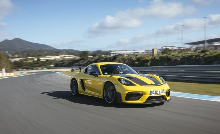 2022 Porsche 718 Cayman GT4 RS (Color: Racing Yellow) Front Three-Quarter Wallpapers 450x275 (225)
