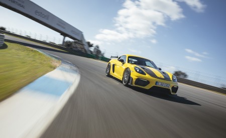 2022 Porsche 718 Cayman GT4 RS (Color: Racing Yellow) Front Three-Quarter Wallpapers 450x275 (212)