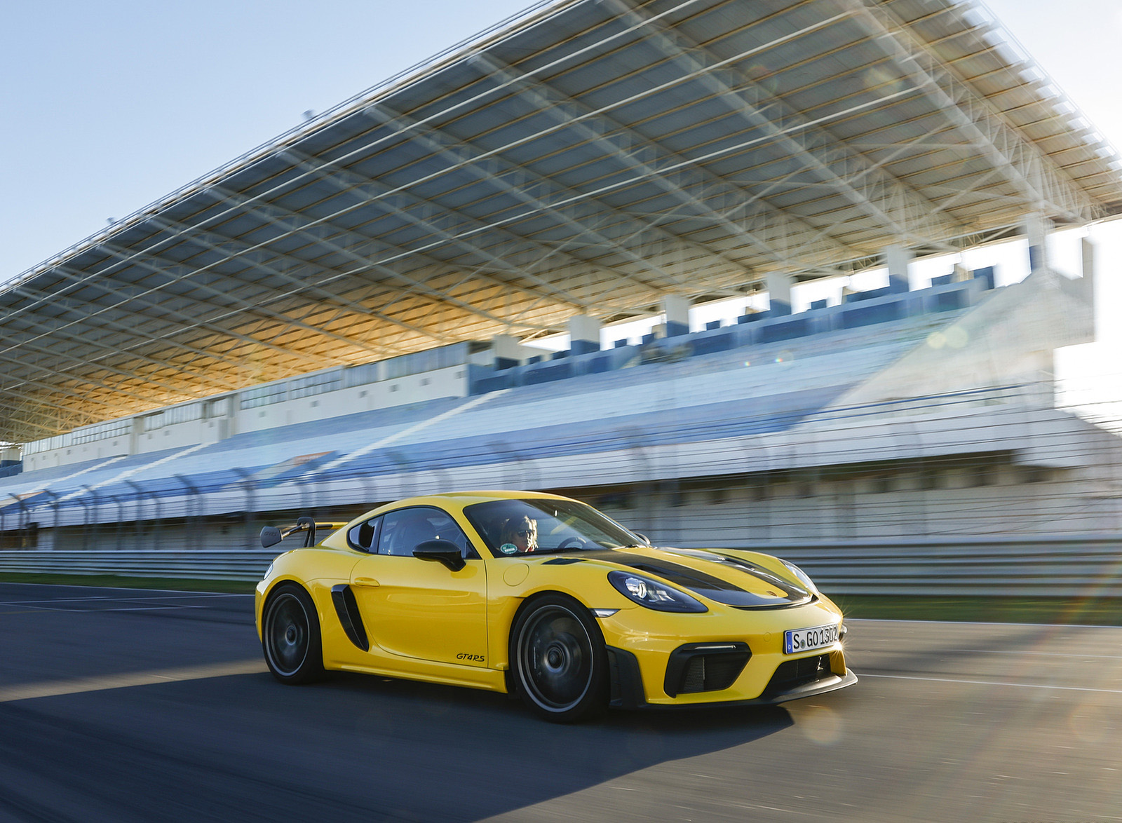 2022 Porsche 718 Cayman GT4 RS (Color: Racing Yellow) Front Three-Quarter Wallpapers #205 of 382