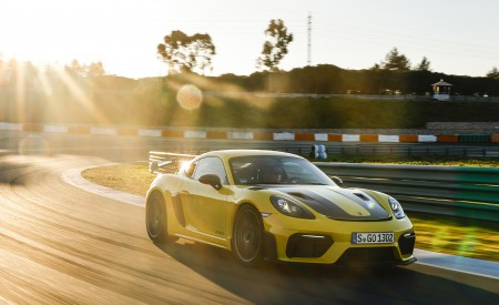 2022 Porsche 718 Cayman GT4 RS (Color: Racing Yellow) Front Three-Quarter Wallpapers 450x275 (200)