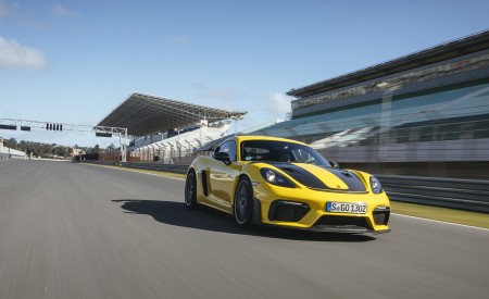 2022 Porsche 718 Cayman GT4 RS (Color: Racing Yellow) Front Three-Quarter Wallpapers 450x275 (215)