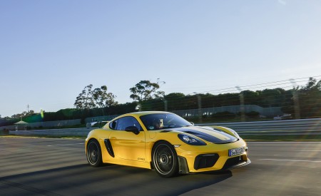 2022 Porsche 718 Cayman GT4 RS (Color: Racing Yellow) Front Three-Quarter Wallpapers 450x275 (208)