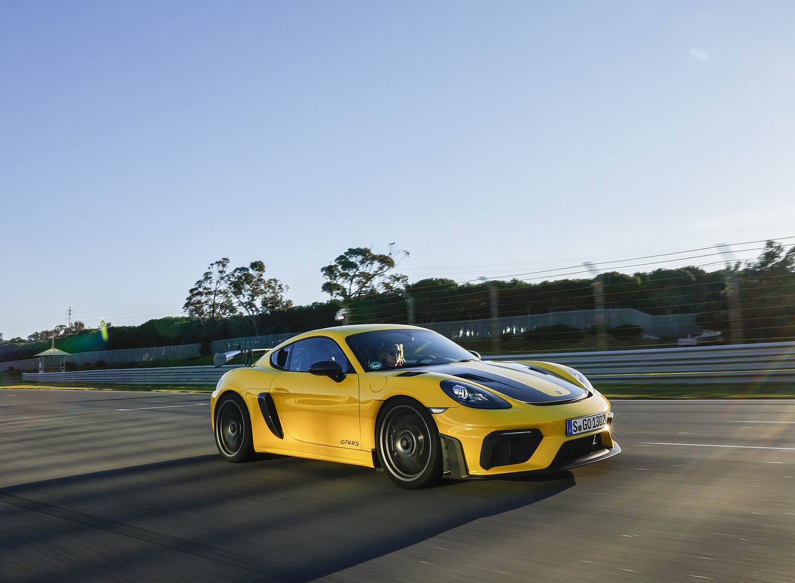2022 Porsche 718 Cayman GT4 RS (Color: Racing Yellow) Front Three-Quarter Wallpapers #208 of 382