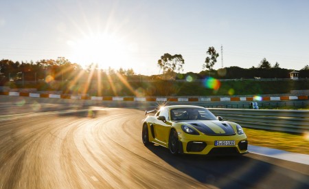 2022 Porsche 718 Cayman GT4 RS (Color: Racing Yellow) Front Three-Quarter Wallpapers 450x275 (201)