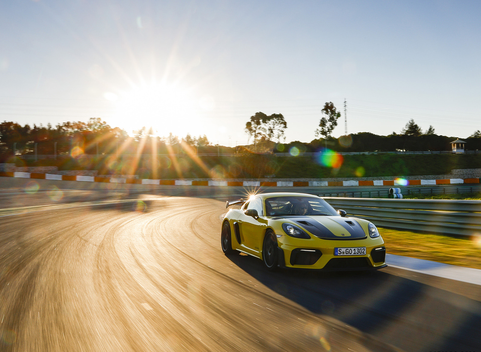 2022 Porsche 718 Cayman GT4 RS (Color: Racing Yellow) Front Three-Quarter Wallpapers #201 of 382