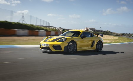 2022 Porsche 718 Cayman GT4 RS (Color: Racing Yellow) Front Three-Quarter Wallpapers 450x275 (217)