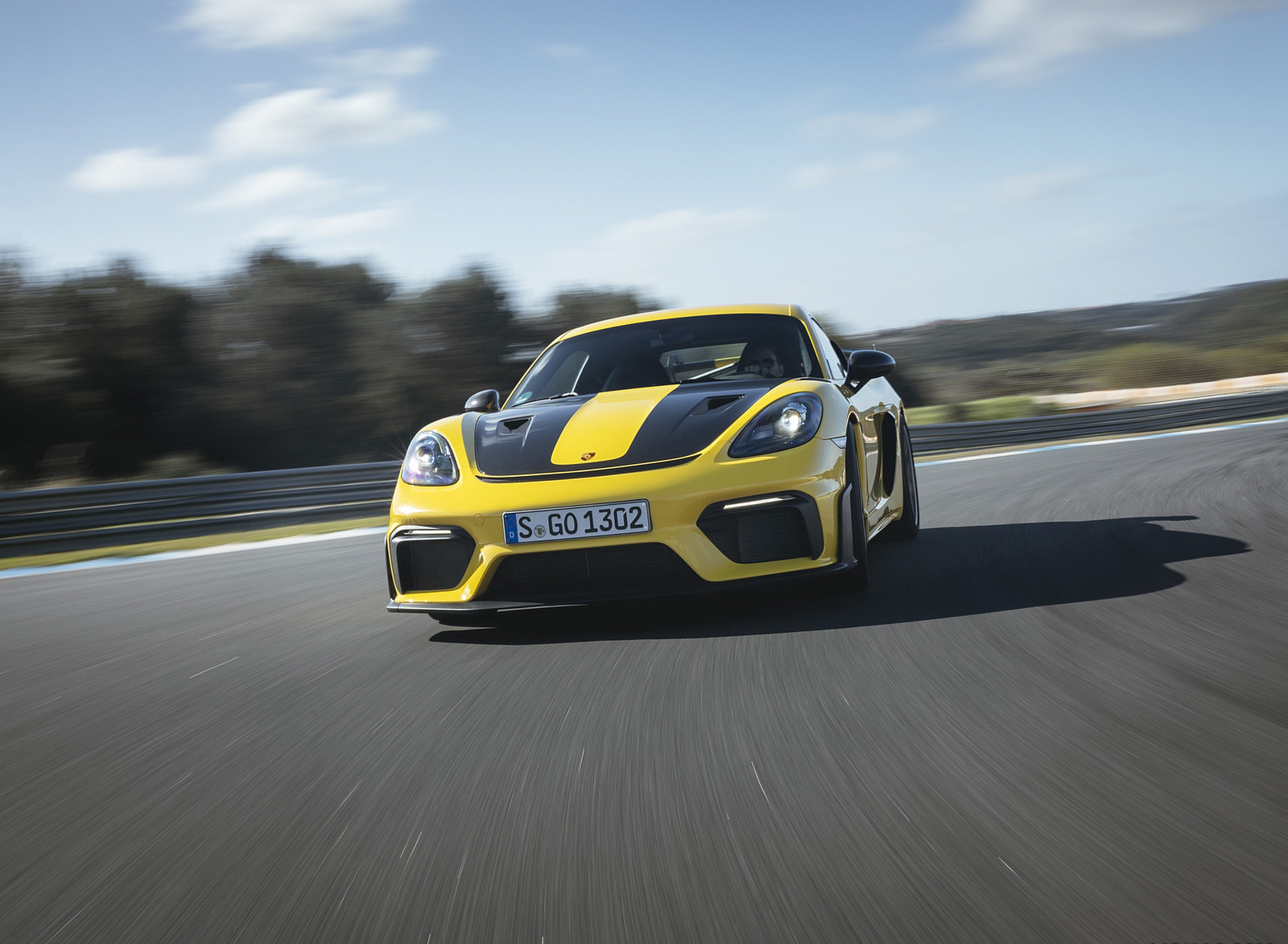 2022 Porsche 718 Cayman GT4 RS (Color: Racing Yellow) Front Wallpapers #218 of 382