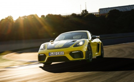 2022 Porsche 718 Cayman GT4 RS (Color: Racing Yellow) Front Wallpapers 450x275 (202)
