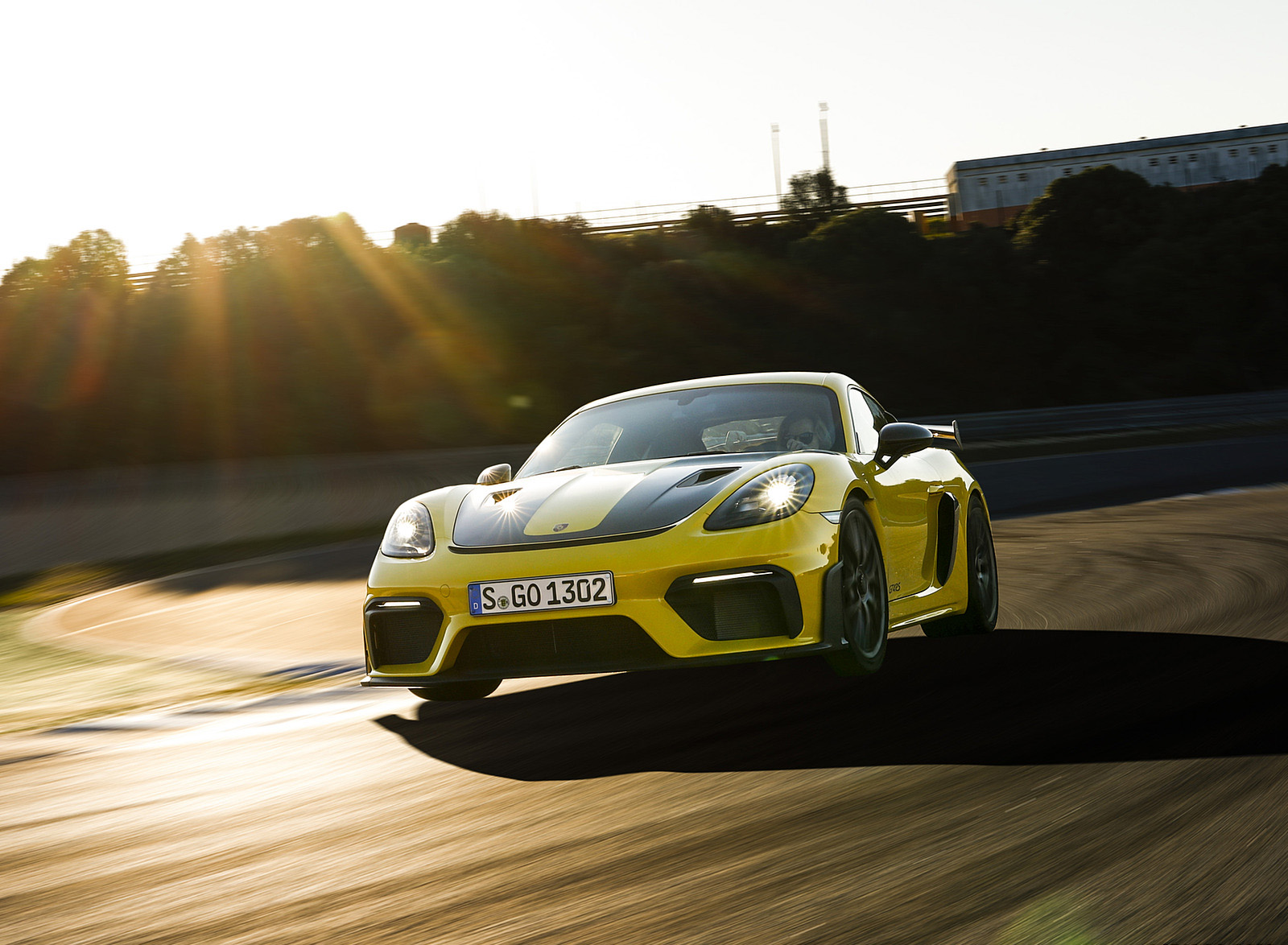 2022 Porsche 718 Cayman GT4 RS (Color: Racing Yellow) Front Wallpapers #202 of 382