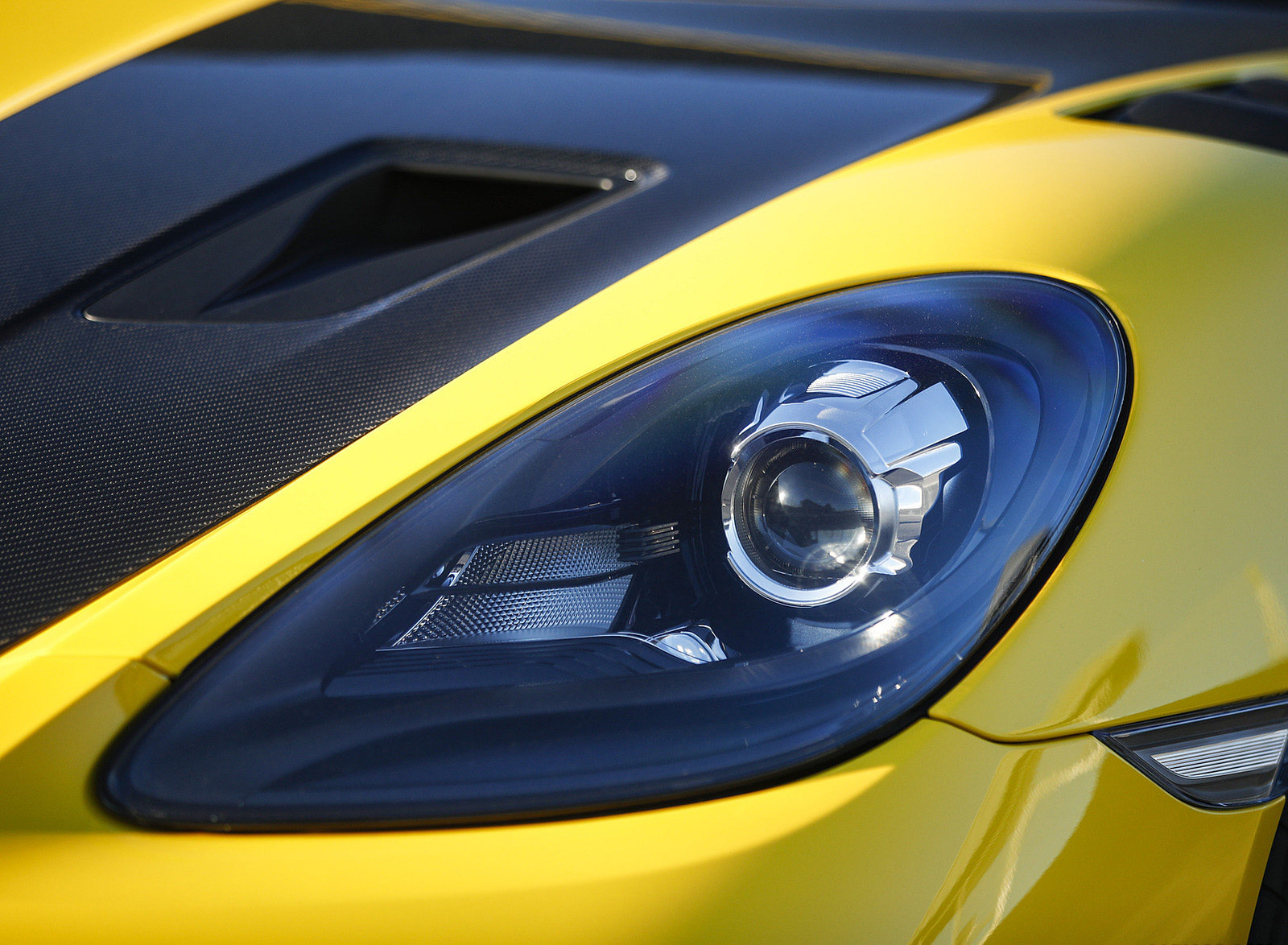 2022 Porsche 718 Cayman GT4 RS (Color: Racing Yellow) Headlight Wallpapers #264 of 382