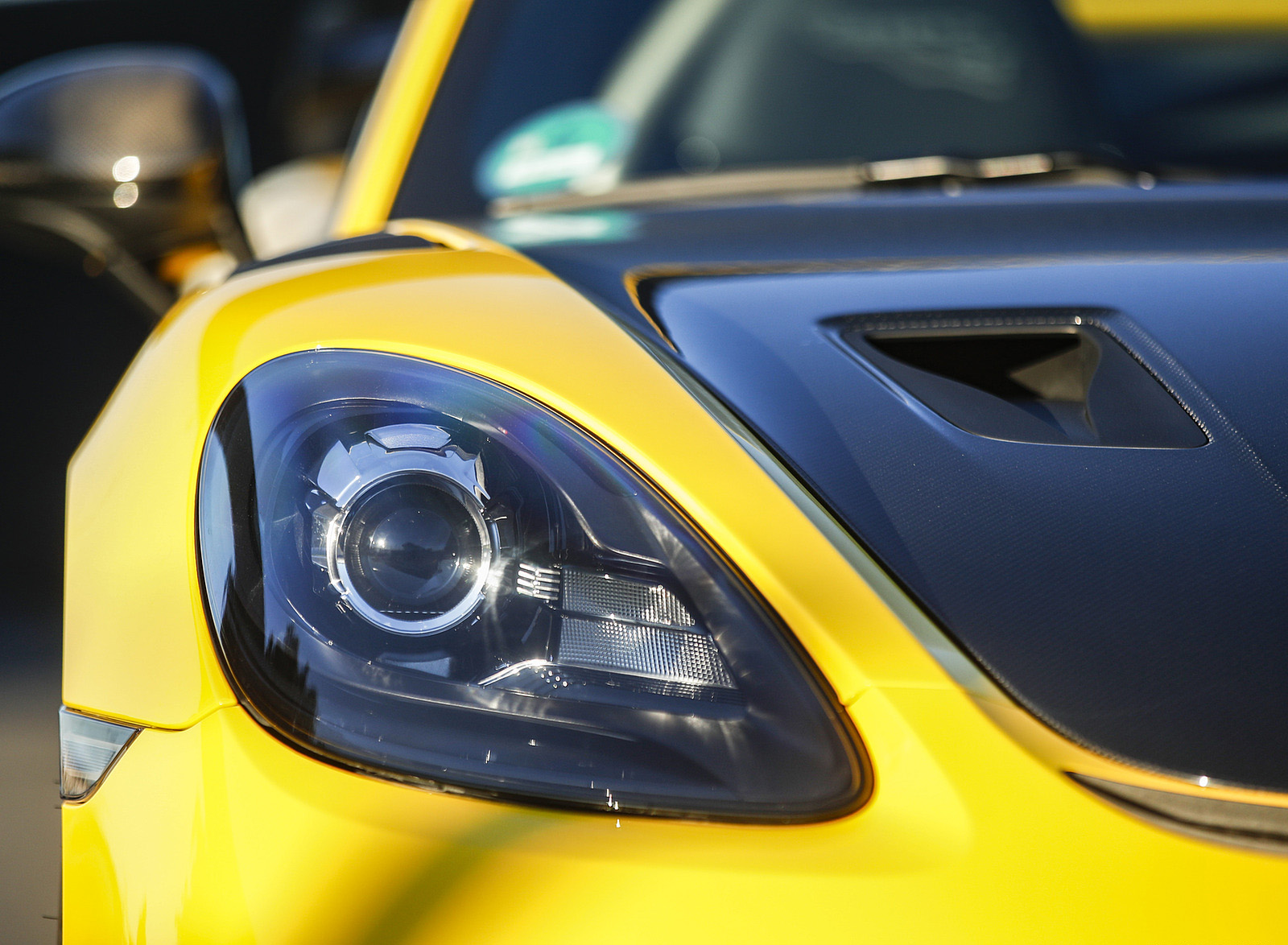 2022 Porsche 718 Cayman GT4 RS (Color: Racing Yellow) Headlight Wallpapers #263 of 382