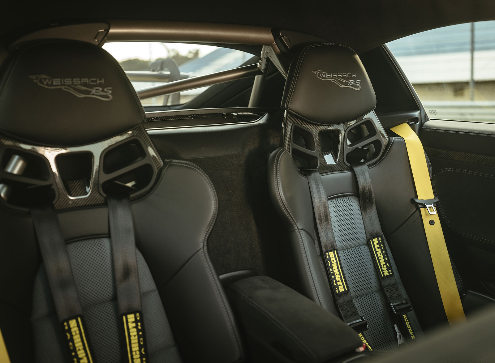 2022 Porsche 718 Cayman GT4 RS (Color: Racing Yellow) Interior Seats Wallpapers #297 of 382