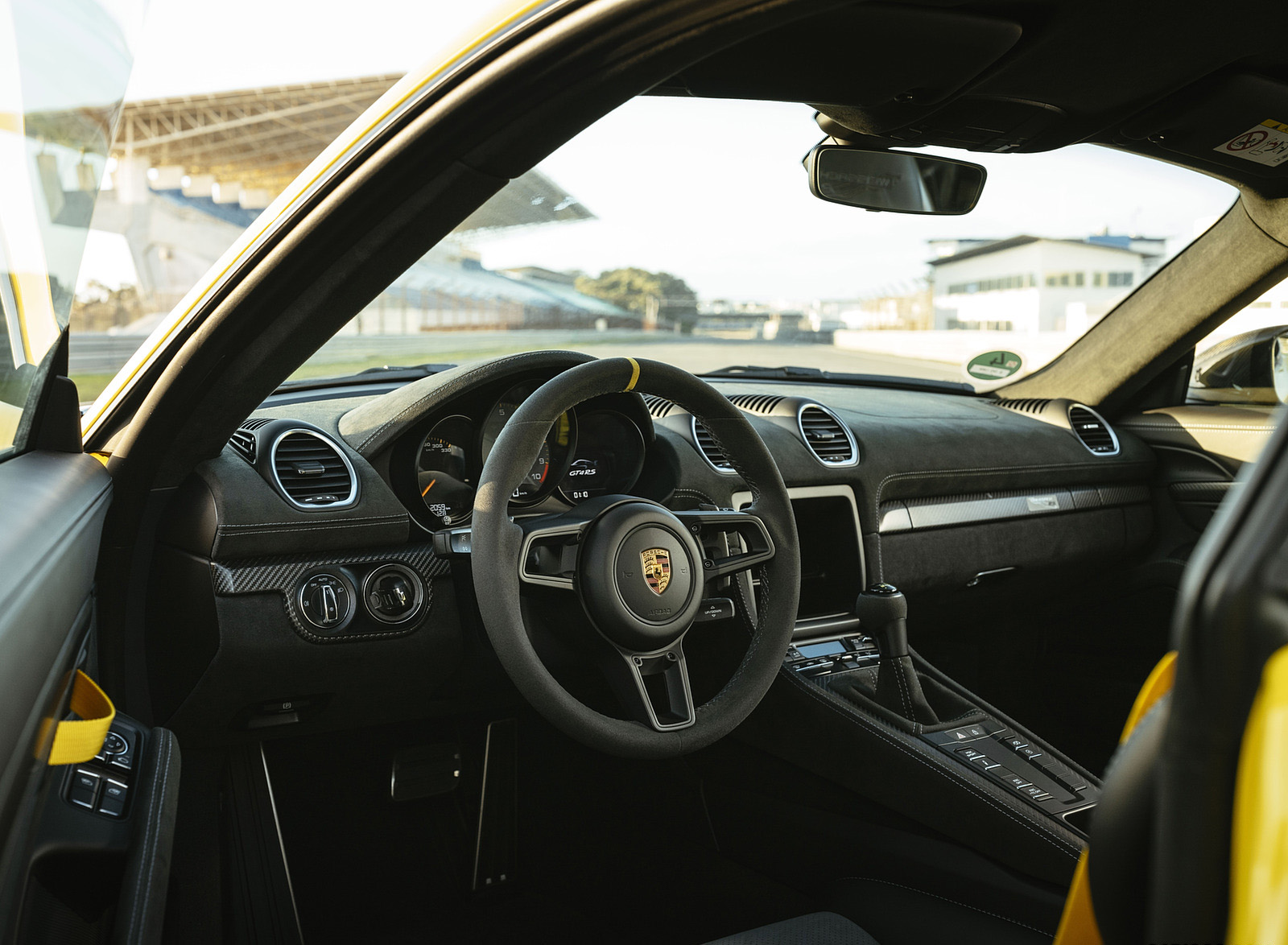2022 Porsche 718 Cayman GT4 RS (Color: Racing Yellow) Interior Wallpapers #290 of 382