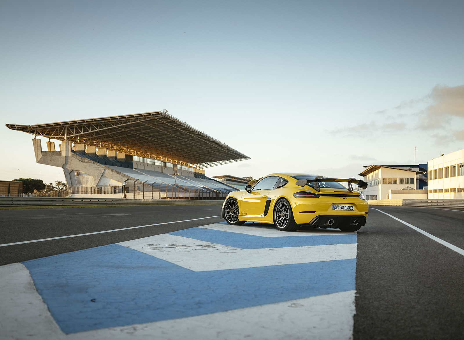 2022 Porsche 718 Cayman GT4 RS (Color: Racing Yellow) Rear Three-Quarter Wallpapers #247 of 382