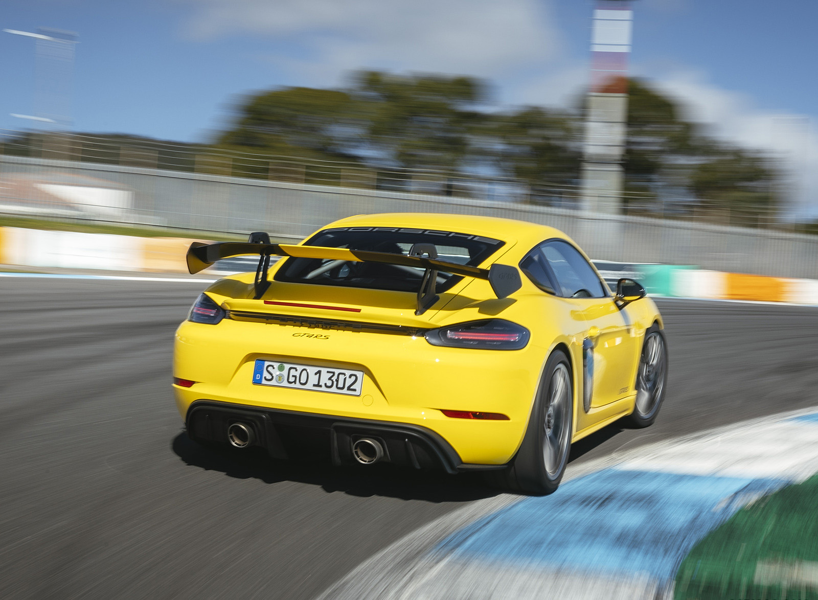 2022 Porsche 718 Cayman GT4 RS (Color: Racing Yellow) Rear Three-Quarter Wallpapers #229 of 382