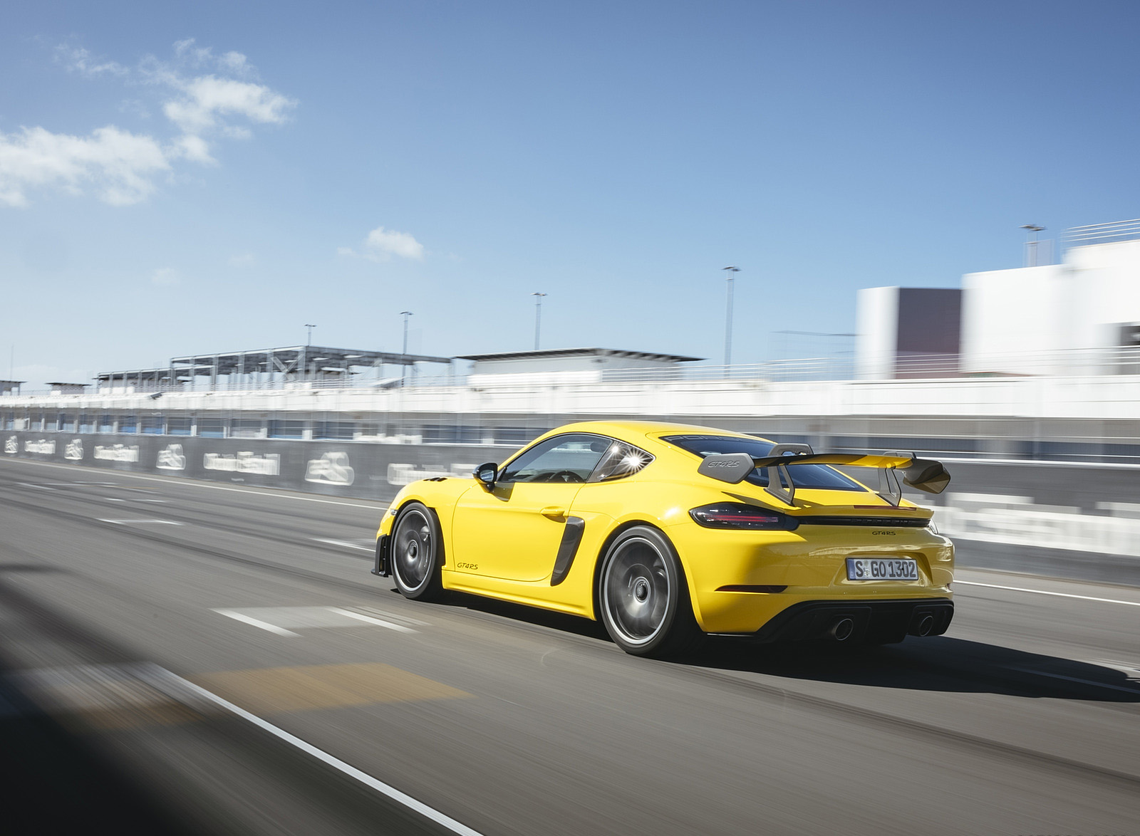 2022 Porsche 718 Cayman GT4 RS (Color: Racing Yellow) Rear Three-Quarter Wallpapers #230 of 382