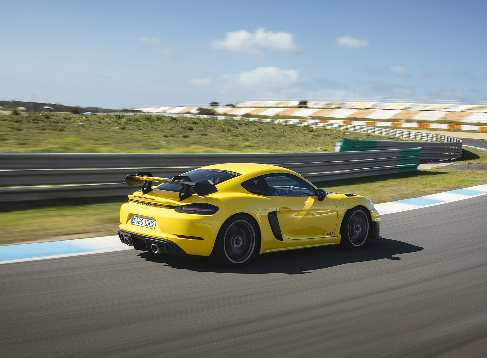 2022 Porsche 718 Cayman GT4 RS (Color: Racing Yellow) Rear Three-Quarter Wallpapers #222 of 382