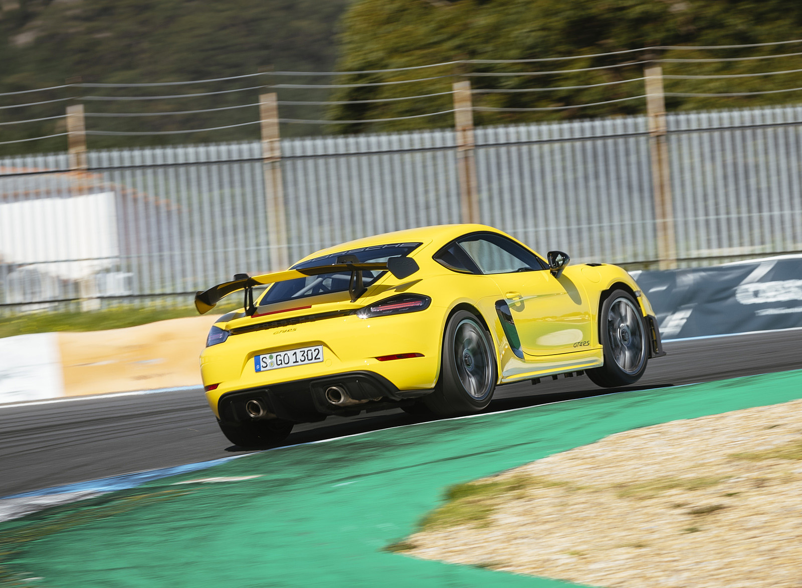 2022 Porsche 718 Cayman GT4 RS (Color: Racing Yellow) Rear Three-Quarter Wallpapers #232 of 382