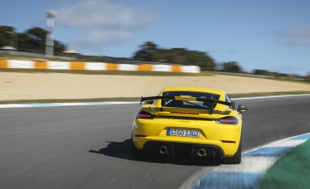 2022 Porsche 718 Cayman GT4 RS (Color: Racing Yellow) Rear Wallpapers 450x275 (234)