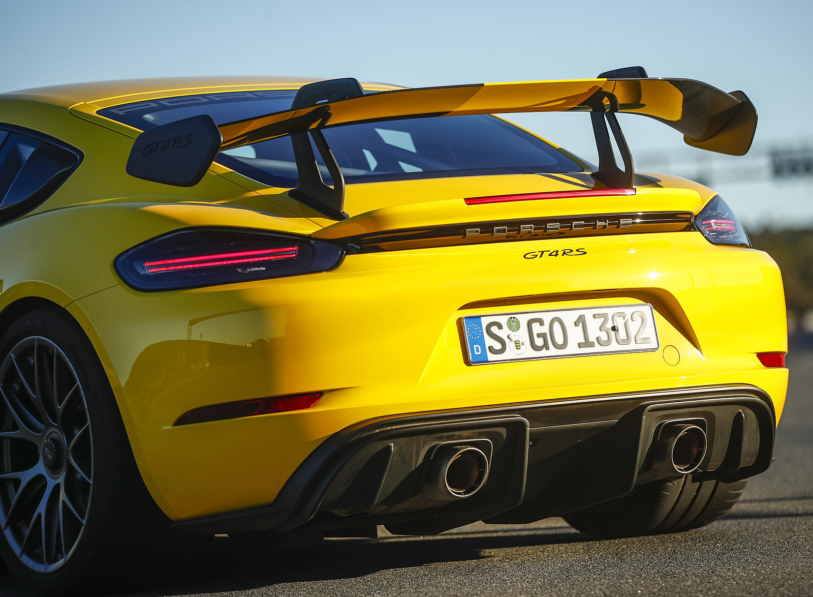 2022 Porsche 718 Cayman GT4 RS (Color: Racing Yellow) Rear Wallpapers #285 of 382