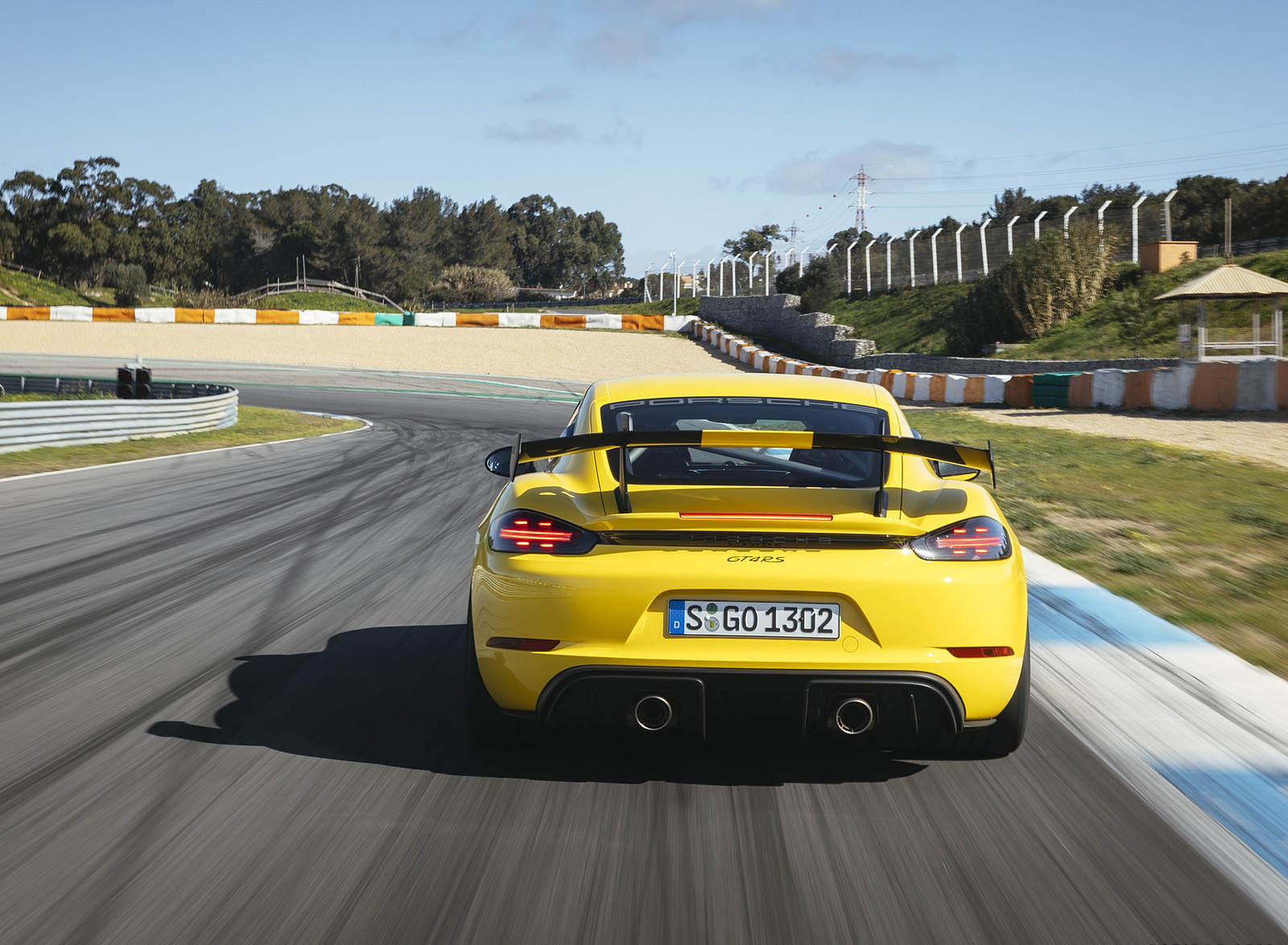 2022 Porsche 718 Cayman GT4 RS (Color: Racing Yellow) Rear Wallpapers #223 of 382
