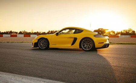 2022 Porsche 718 Cayman GT4 RS (Color: Racing Yellow) Side Wallpapers 450x275 (252)