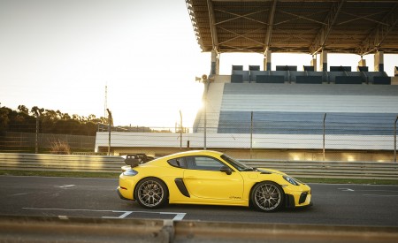 2022 Porsche 718 Cayman GT4 RS (Color: Racing Yellow) Side Wallpapers 450x275 (243)