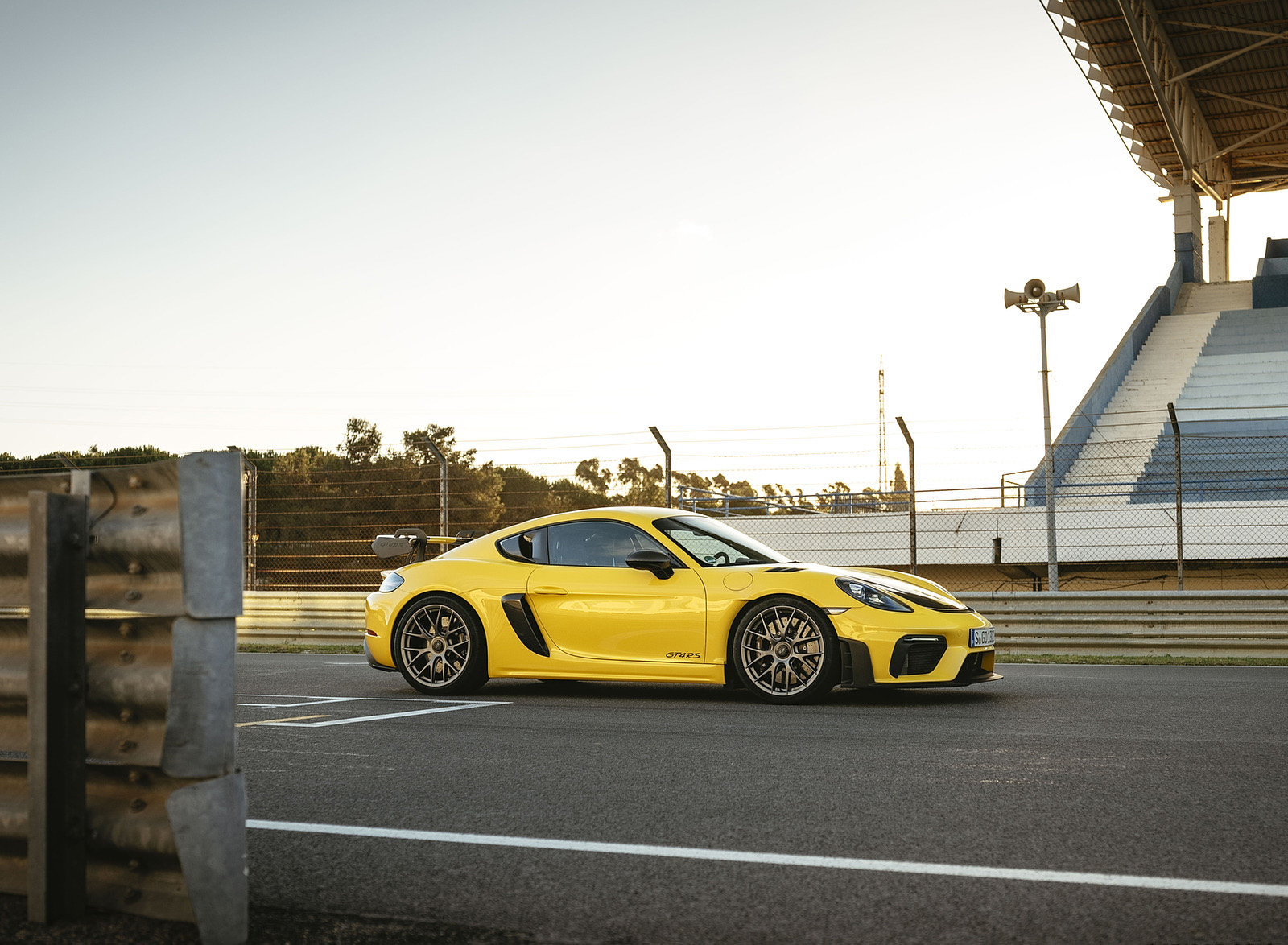2022 Porsche 718 Cayman GT4 RS (Color: Racing Yellow) Side Wallpapers #244 of 382
