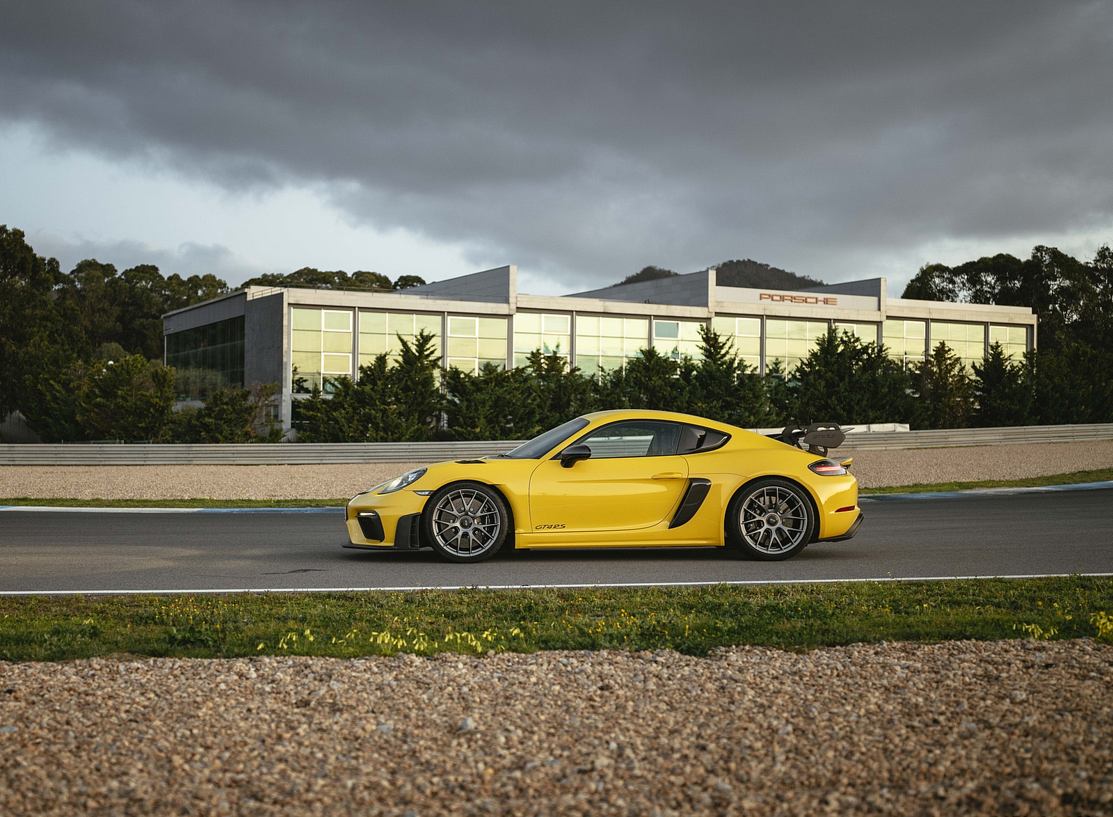 2022 Porsche 718 Cayman GT4 RS (Color: Racing Yellow) Side Wallpapers #242 of 382
