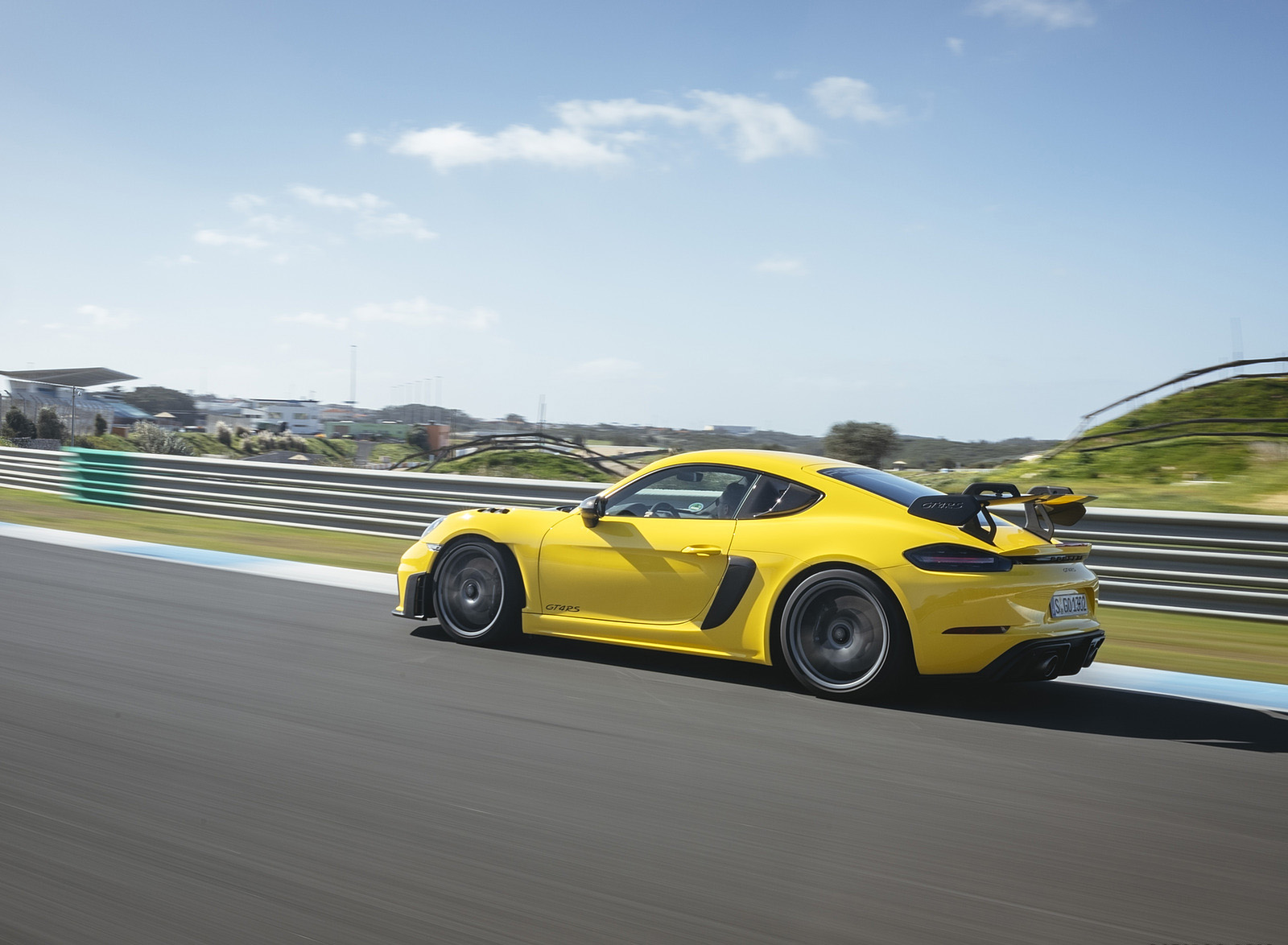 2022 Porsche 718 Cayman GT4 RS (Color: Racing Yellow) Side Wallpapers #236 of 382