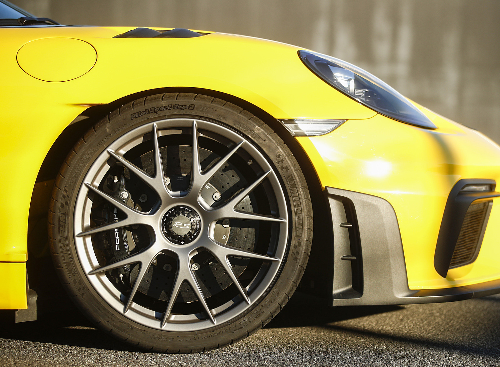 2022 Porsche 718 Cayman GT4 RS (Color: Racing Yellow) Wheel Wallpapers #261 of 382