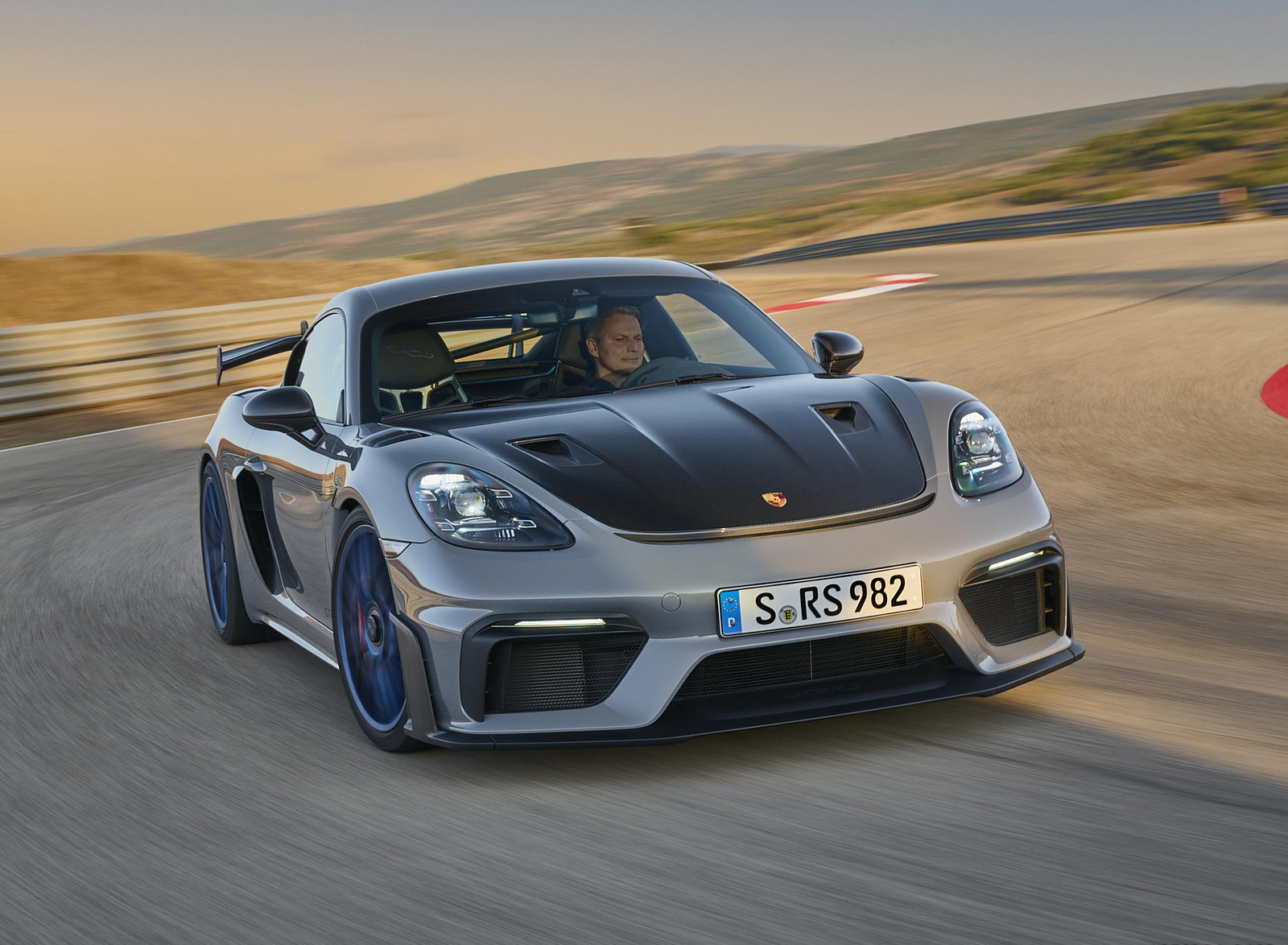 2022 Porsche 718 Cayman GT4 RS Front Wallpapers #14 of 382
