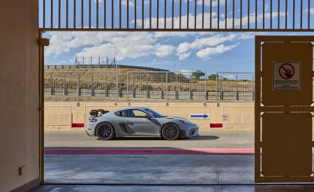 2022 Porsche 718 Cayman GT4 RS Side Wallpapers 450x275 (40)
