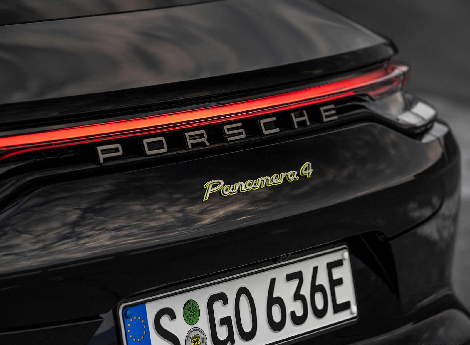 2022 Porsche Panamera 4 E-Hybrid Platinum Edition (Color: Jet Black Metallic) Detail Wallpapers #29 of 43