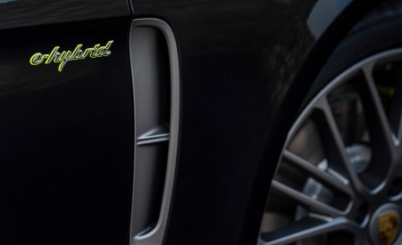 2022 Porsche Panamera 4 E-Hybrid Platinum Edition (Color: Jet Black Metallic) Detail Wallpapers 450x275 (25)