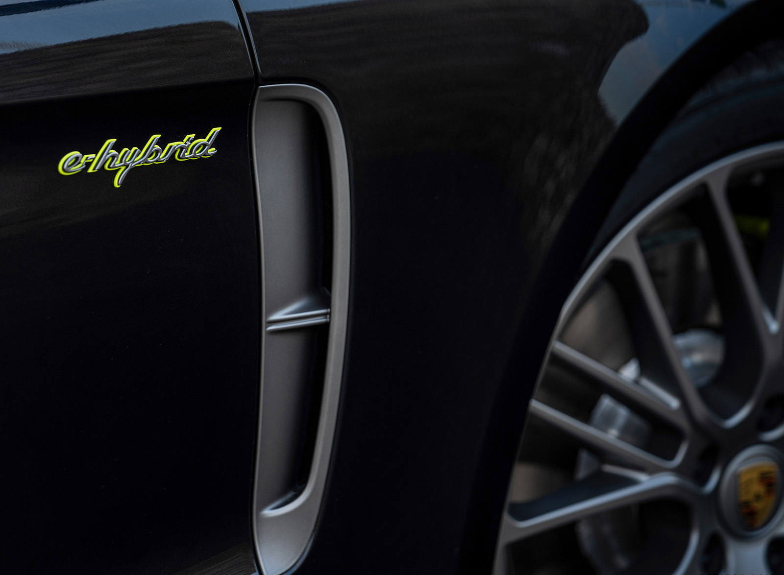 2022 Porsche Panamera 4 E-Hybrid Platinum Edition (Color: Jet Black Metallic) Detail Wallpapers #25 of 43