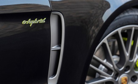 2022 Porsche Panamera 4 E-Hybrid Platinum Edition (Color: Jet Black Metallic) Detail Wallpapers 450x275 (24)