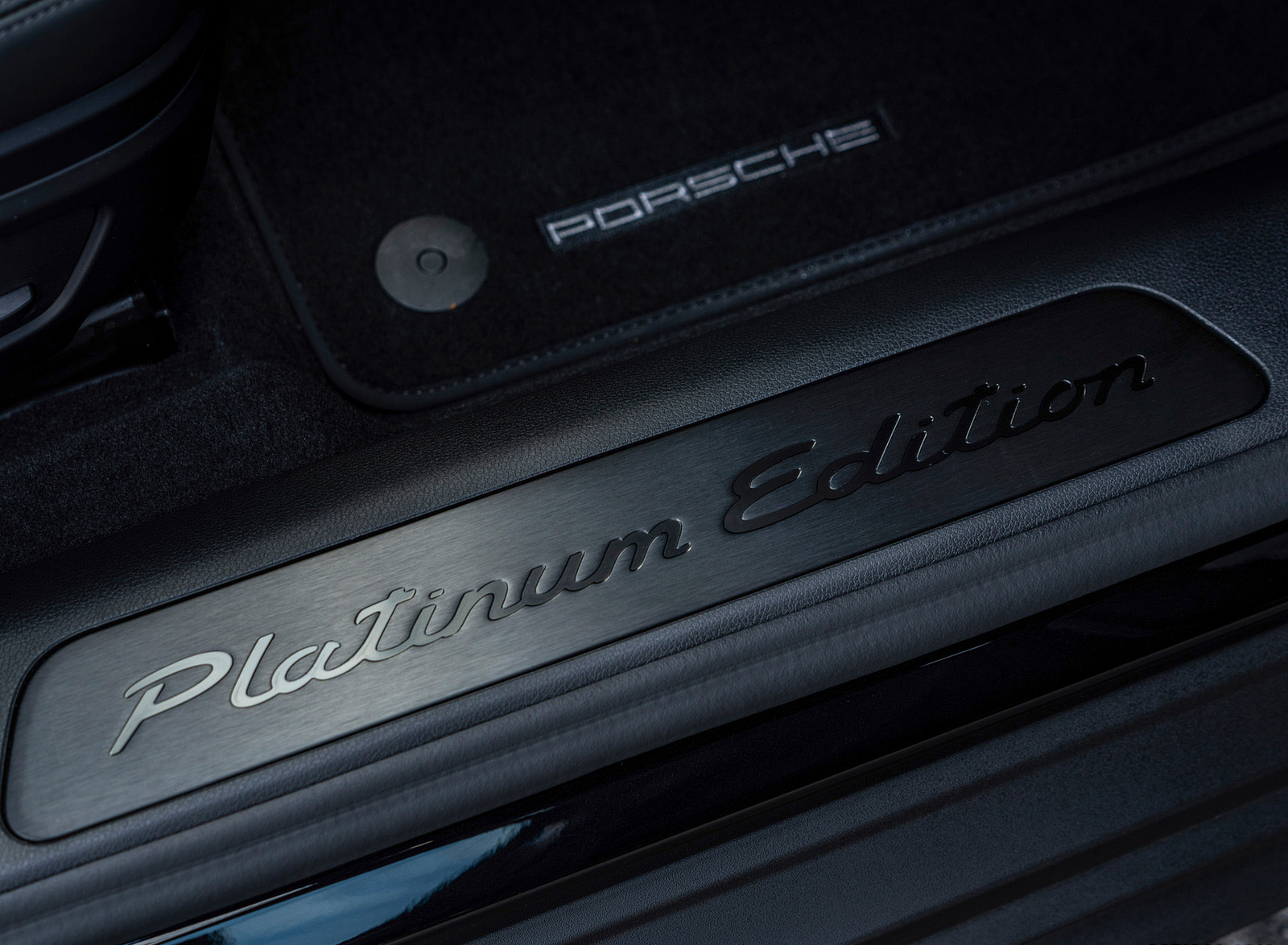 2022 Porsche Panamera 4 E-Hybrid Platinum Edition (Color: Jet Black Metallic) Door Sill Wallpapers #31 of 43