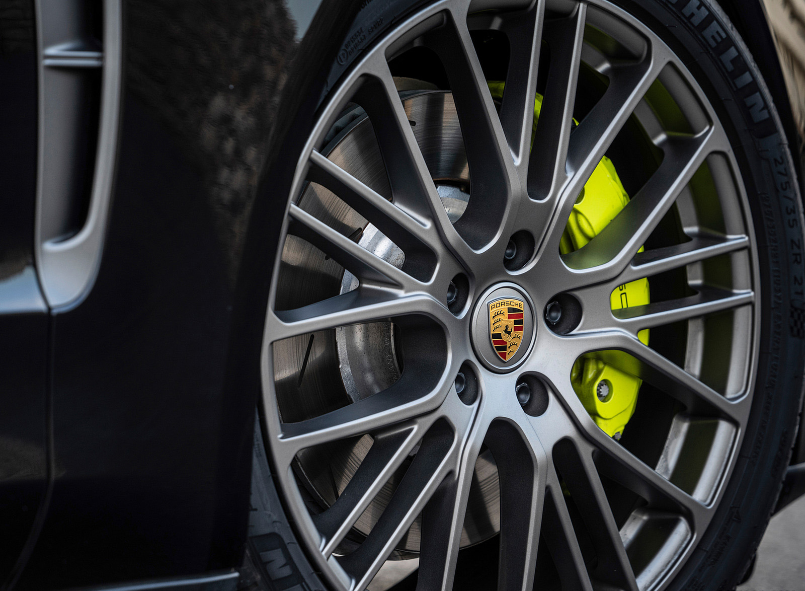 2022 Porsche Panamera 4 E-Hybrid Platinum Edition (Color: Jet Black Metallic) Wheel Wallpapers #23 of 43