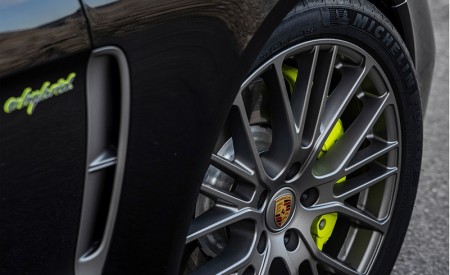 2022 Porsche Panamera 4 E-Hybrid Platinum Edition (Color: Jet Black Metallic) Wheel Wallpapers 450x275 (21)