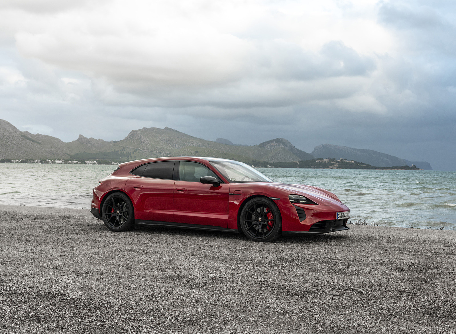 2022 Porsche Taycan GTS Sport Turismo (Color: Carmine Red) Front Three-Quarter Wallpapers #99 of 168