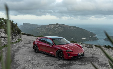 2022 Porsche Taycan GTS Sport Turismo (Color: Carmine Red) Front Three-Quarter Wallpapers 450x275 (89)