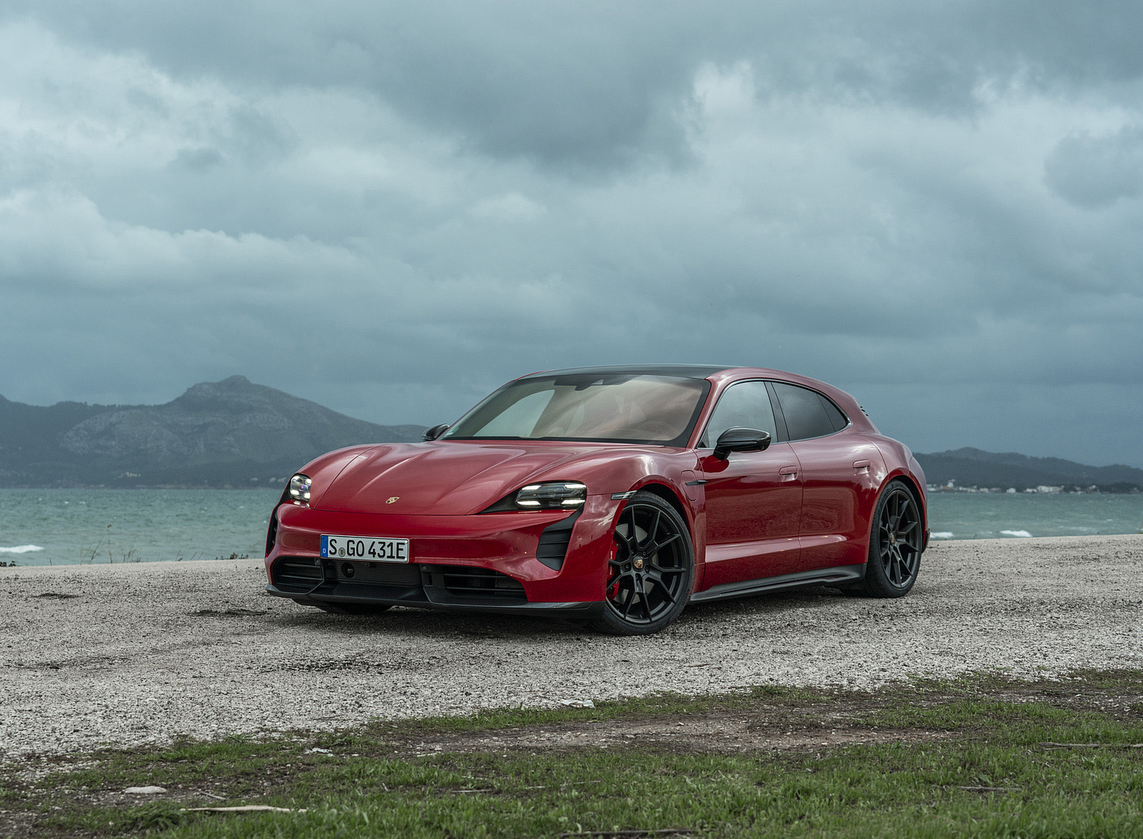 2022 Porsche Taycan GTS Sport Turismo (Color: Carmine Red) Front Three-Quarter Wallpapers #100 of 168