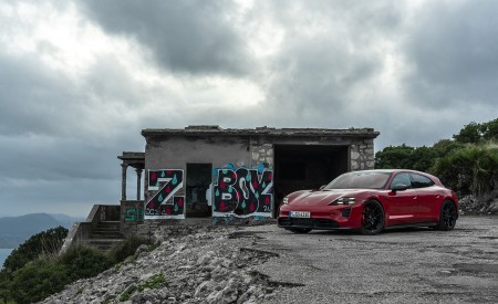 2022 Porsche Taycan GTS Sport Turismo (Color: Carmine Red) Front Three-Quarter Wallpapers 450x275 (91)
