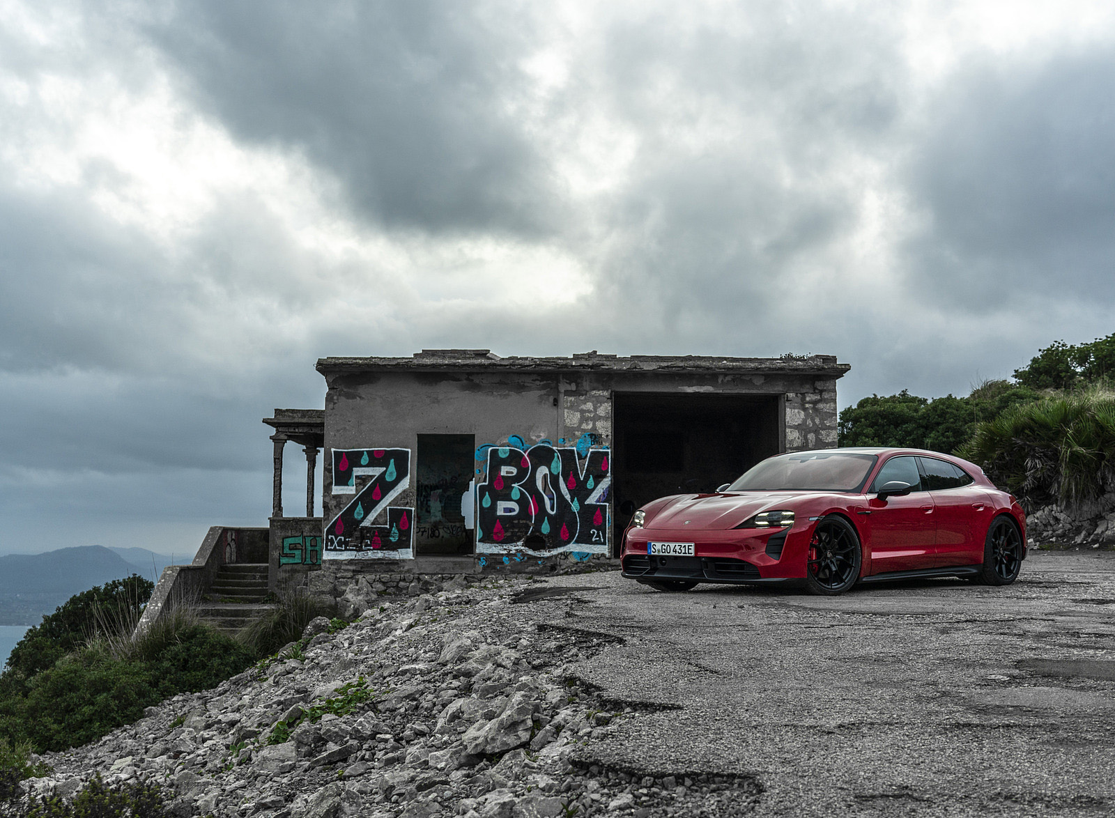 2022 Porsche Taycan GTS Sport Turismo (Color: Carmine Red) Front Three-Quarter Wallpapers #91 of 168