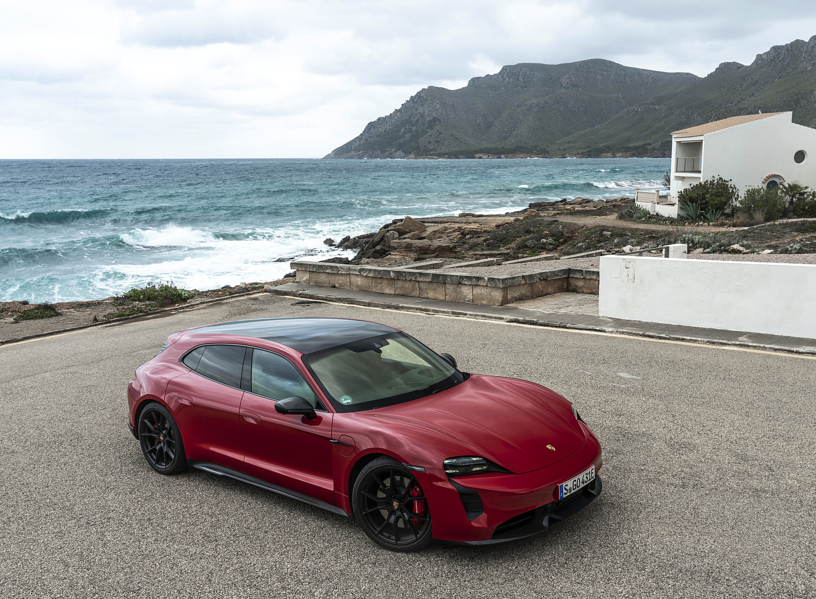 2022 Porsche Taycan GTS Sport Turismo (Color: Carmine Red) Front Three-Quarter Wallpapers #83 of 168