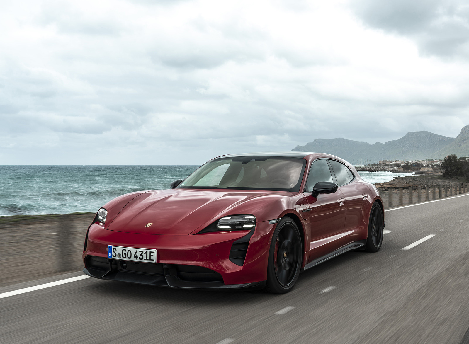 2022 Porsche Taycan GTS Sport Turismo (Color: Carmine Red) Front Three-Quarter Wallpapers #26 of 168
