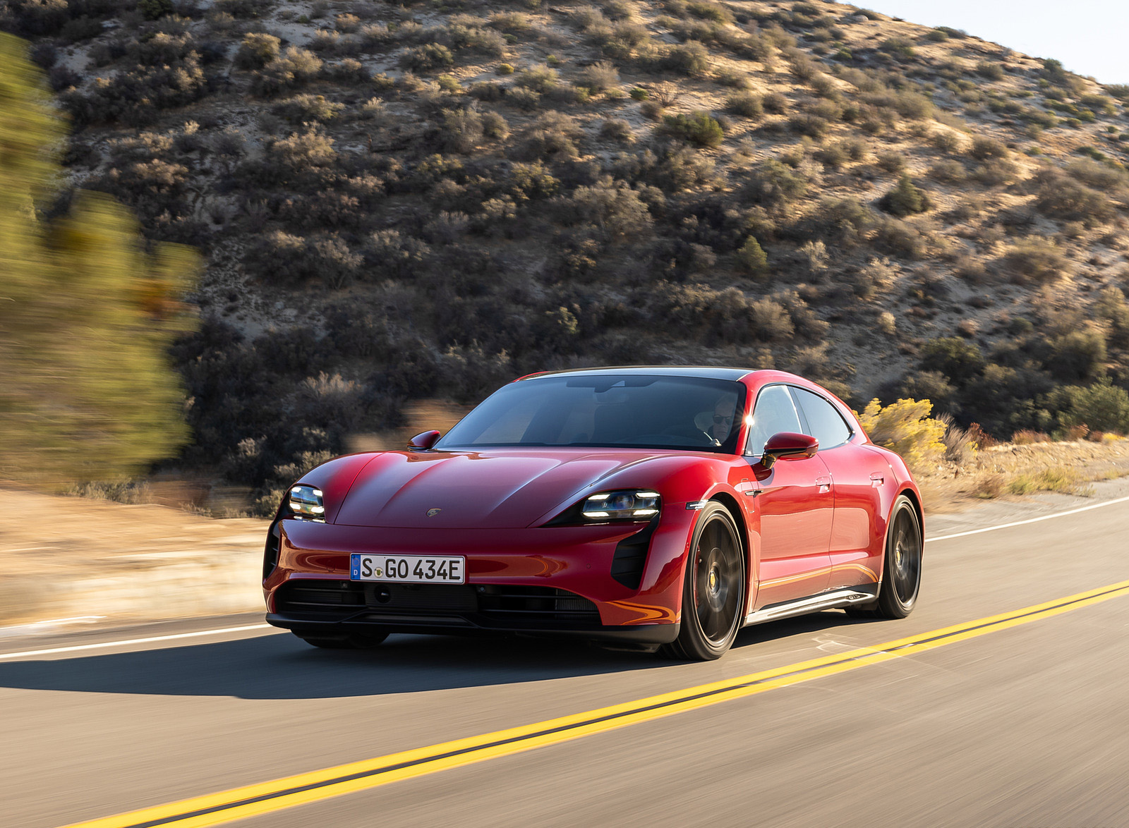 2022 Porsche Taycan GTS Sport Turismo (Color: Carmine Red) Front Wallpapers #9 of 168