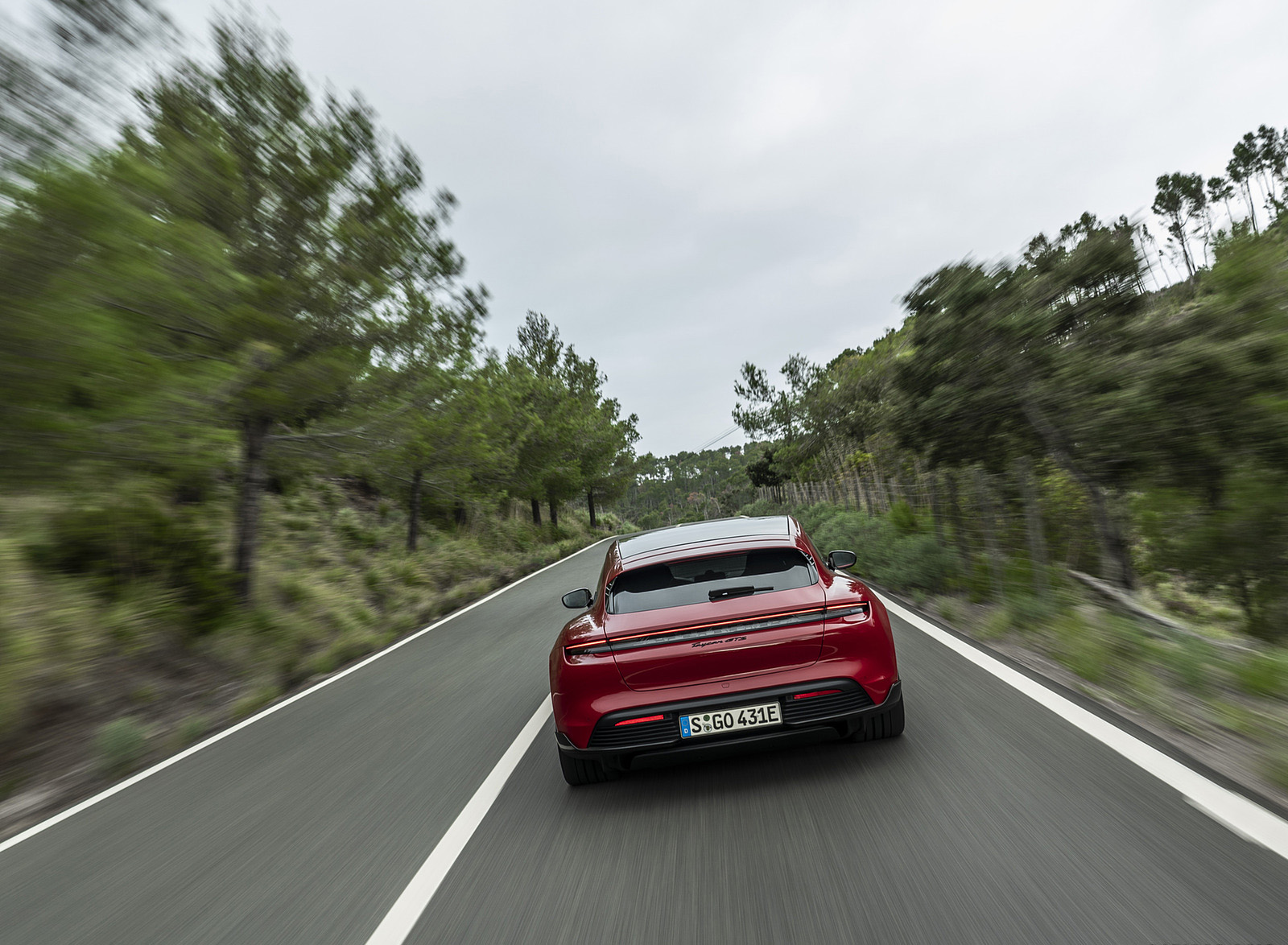 2022 Porsche Taycan GTS Sport Turismo (Color: Carmine Red) Rear Wallpapers #46 of 168